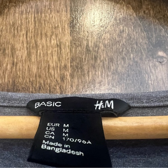 H&M basic gray woman’s medium dress. Scoop neck. cotton, polyester, elastane. - Picture 4 of 6